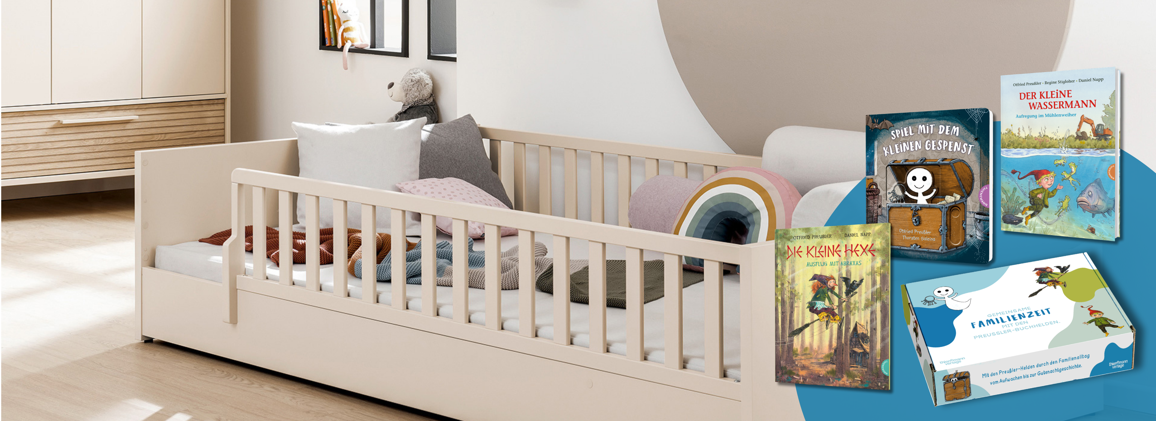Paidi Bett Little Flo mit Buchpaket mit Gespenst, Wassermann und Hexe