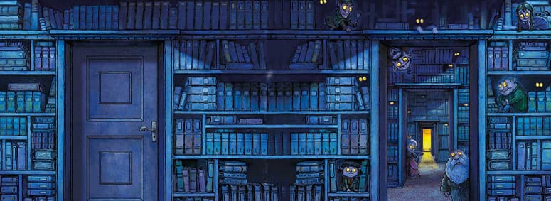 Große Bücherwand in blauem schummrigen Licht mit den kleinen Buks versteckt zwischen den Büchern