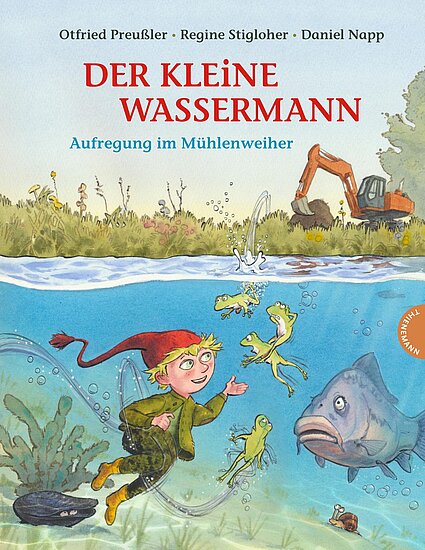 Das Buchcover zeigt den kleinen Wassermann mit rotem Hut und grünem Outfit, der unter Wasser einen großen Fisch und kleine Frösche betrachtet. Im Hintergrund sind Bäume und ein Bagger sichtbar, der das Wasser aufwühlt.