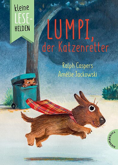 Das Buchcover zeigt einen braunen Hund mit rotem Cape, der an einer tuerkisfarbenen Tonne vorbeilaeuft, aus der eine Katze schaut.