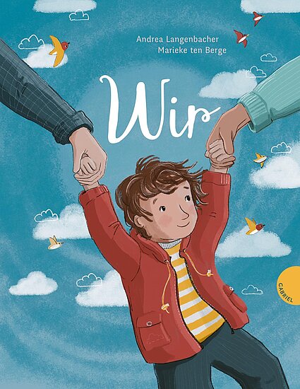 Das Buchcover zeigt einen Jungen mit braunen Locken in einem roten Jackett, der von zwei Händen gehalten wird. Im Hintergrund sind blauer Himmel und bunte Vögel zu sehen.