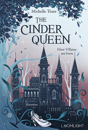 Das Buchcover zeigt eine dunkle gotische Burg mit hohen Turmen vor rose bis blauem Himmel, umrahmt von blauen Blattern und einem weissen Glasschuh.