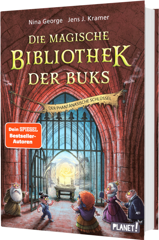 Das Buchcover zeigt eine magische Bibliothek mit einem großen, offenen Tor, aus dem ein strahlendes Licht strömt. Verschiedene sympathische Figuren, darunter ein älterer Mann und eine Frau mit rotem Hut, stehen neugierig davor.