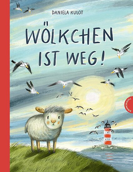 Das Buchcover zeigt ein schüchternes Schaf im Vordergrund, umgeben von fliegenden Möwen vor einem blauen Himmel. Im Hintergrund leuchtet eine Sonne über einem rot-weißen Leuchtturm.