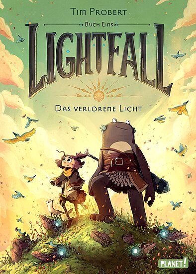 Das Buchcover zeigt einen Jungen und einen großen Bären auf einem grünen Hügel, umgeben von bunten Vögeln und magischen Elementen. Der Himmel ist in sanften Farben gestaltet und vermittelt ein Gefühl von Abenteuer.