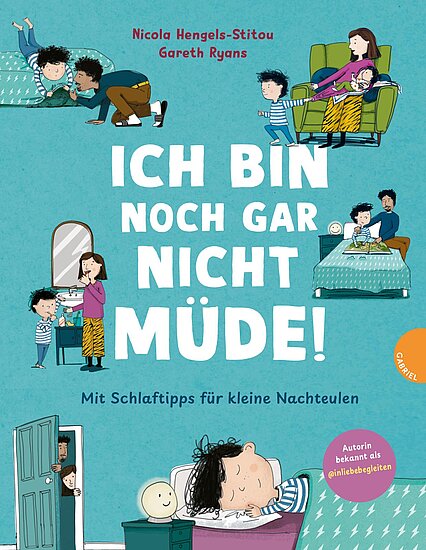 Das Buchcover zeigt Kinder in bunten Schlafanzügen, die sich im Schlafzimmer herumtreiben, während eine Mutter ihnen beim Einschlafen hilft. Die beruhigende Farbpalette umfasst sanfte Blau- und Grüntöne.