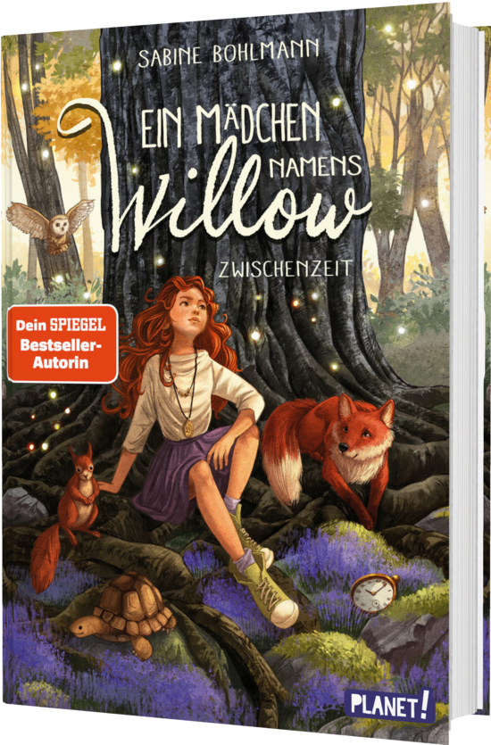 Das Buchcover zeigt ... ein rothaariges Mädchen vor einem großen Baum, umgeben von Fuchs, Eichhörnchen, Eule, Schildkröte und lila Moos.