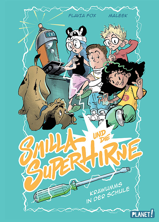 Das Buchcover zeigt eine bunte Gruppe von fünf Kindern und einem Hund, die neugierig um einen Roboter stehen. Der Hintergrund ist in einem hellen Türkis gestaltet, während der Titel „Smilla und die Superhirne“ in leuchtendem Gelb hervorsticht.