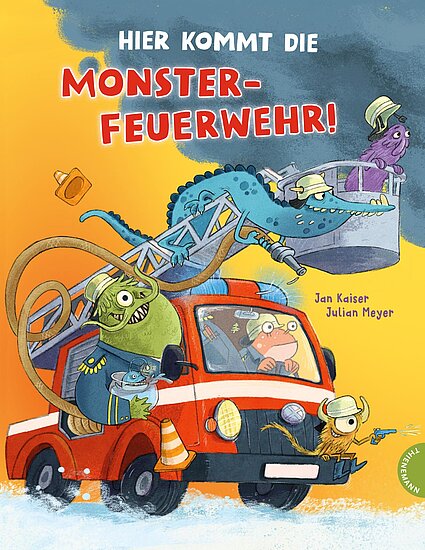 Das Buchcover zeigt ein rotes Feuerwehrfahrzeug, das von bunten, fröhlichen Monstern umgeben ist. Diese tragen Feuerwehrhelme und interagieren spielerisch mit einer Feuerwehrleiter und Wasser.