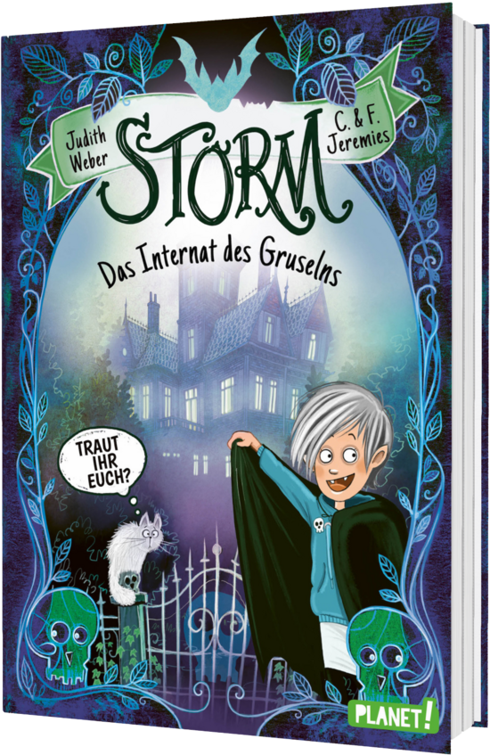 Das Buchcover zeigt einen Jungen mit grauen Haaren in einem grünen Umhang vor einem geheimnisvollen, gruseligen Internat. Dunkle Farben und Augenhöhlen schaffen eine spannende Atmosphäre.
