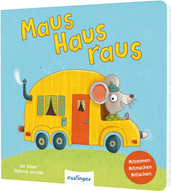 Das Buchcover zeigt ... eine graue Maus mit grüner Mütze, die aus einem gelben Wohnmobil in Hausform schaut, vor hellblauem Himmel und grüner Wiese.