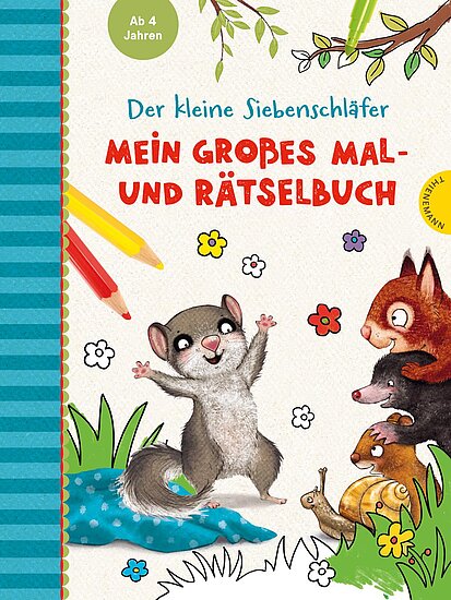Das Buchcover zeigt ... den kleinen Siebenschlaefer freudig auf blauem Kissen, bunte Stifte links, Blumen und Waldbewohner rechts.