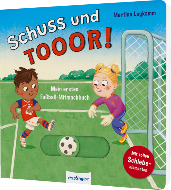 Das Buchcover zeigt zwei Kinder auf einem Fußballfeld. Ein Junge mit braunen Haaren und rotem Trikot steht vor dem Tor, während ein Mädchen mit blonden Haaren und lila Outfit zum Schuss ansetzt.