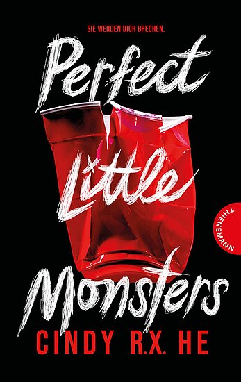 Das Buchcover zeigt einen roten, zerknitterten Geschenkbeutel auf schwarzem Hintergrund. Der Titel „Perfect Little Monsters“ steht in unregelmäßiger weißer Schrift darüber.