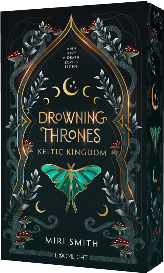 Das Buchcover zeigt auf dunklem Grund eine goldene Bogenfassung mit silbergrauen Blättern, roten Fliegenpilzen und einer großen grünen Mondmotte.