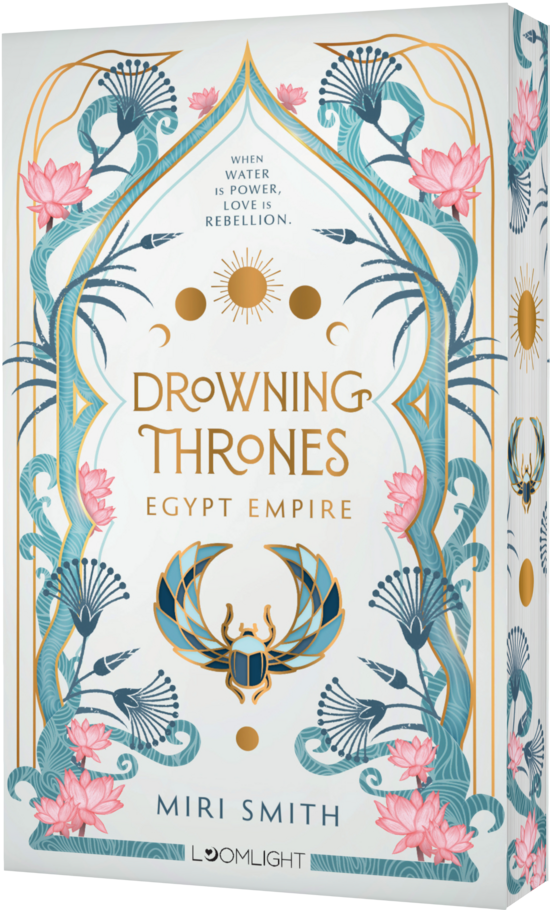 Das Buchcover zeigt auf weissem Grund eine goldene Sonnenscheibe mit Mondsicheln, einen goldenen Skarabaeus und tuerkis-rosa florale Ornamente.