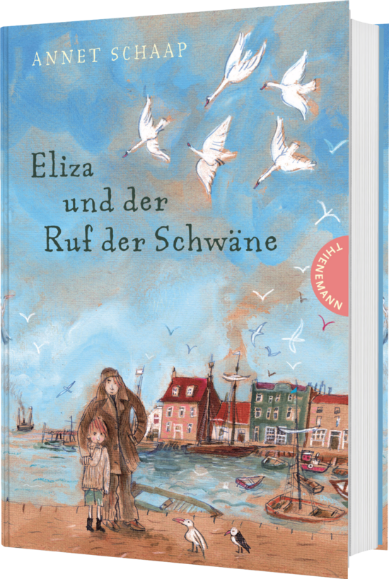 Das Buchcover zeigt eine Küstenlandschaft mit bunten Häusern, während eine Frau und ein Mädchen im Vordergrund stehen. Über ihnen fliegen weiße Schwäne und ein klarer blauer Himmel ist zu sehen.
