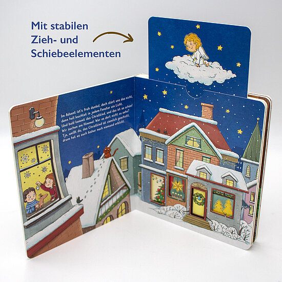 Das Buchcover zeigt … eine verschneite Häuserzeile bei Nacht mit blauem Sternenhimmel, einem Engel auf einer Wolke und Kindern am Fenster.